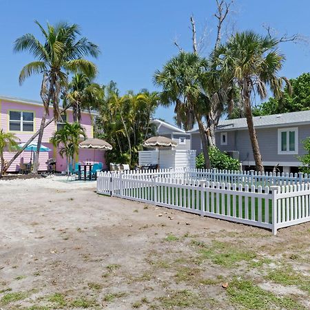 Charming Suite With Balcony And Bikes At Historic Sandpiper Inn Sanibel Kültér fotó