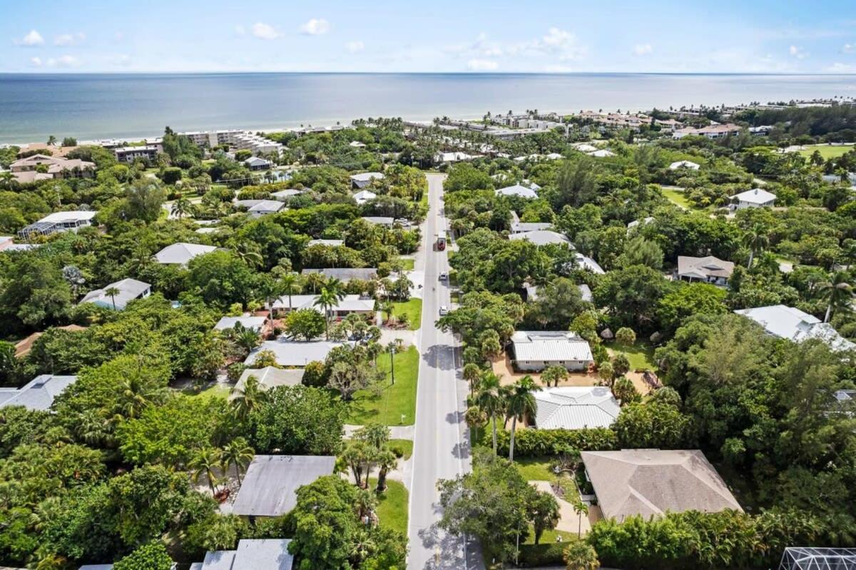 Charming Suite With Balcony And Bikes At Historic Sandpiper Inn Sanibel Kültér fotó